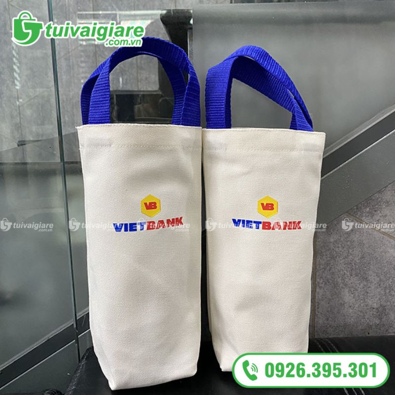 Túi giữ nhiệt được bình nước in logo ngân hàng Vietbank