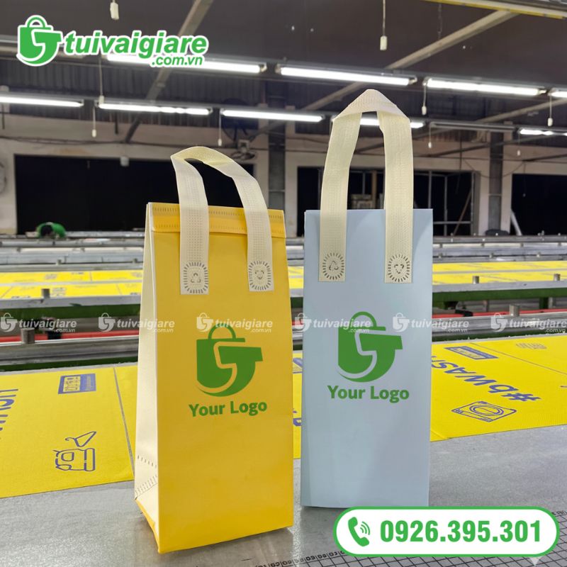 Sản phẩm túi giữ nhiệt đựng bình in logo tại xưởng Túi Vải Giá Rẻ 