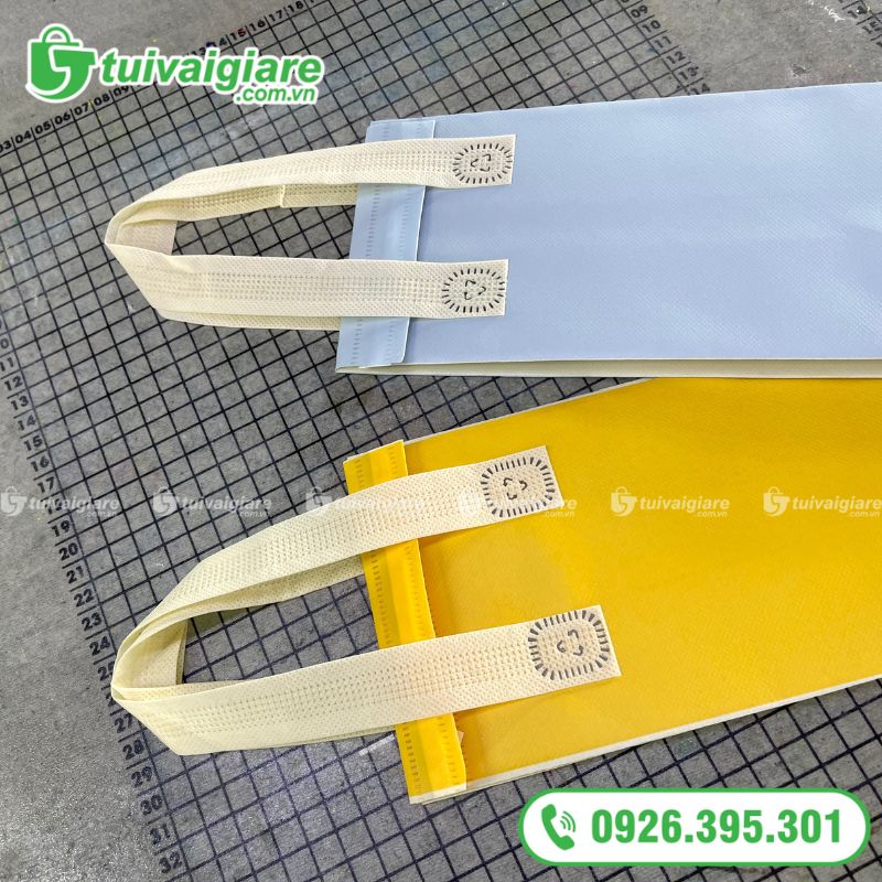 Mẫu túi giữ nhiệt hình trụ vai xách thông dụng