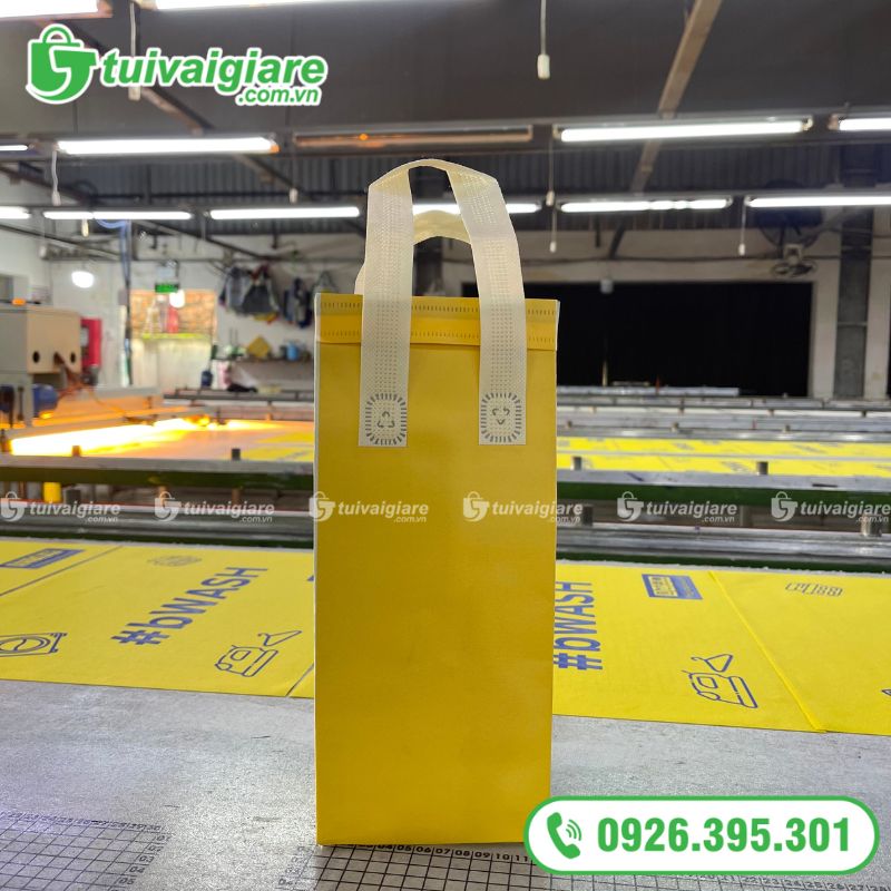 Mẫu túi giữ nhiệt trà sữa hình trụ màu vàng