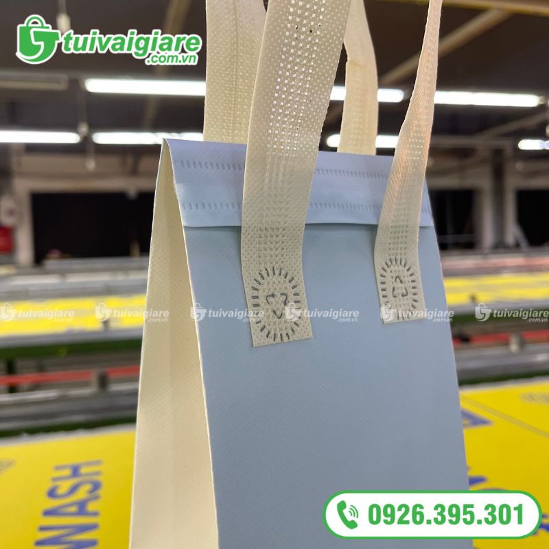 Mẫu túi giữ nhiệt trà sữa hình trụ màu xanh