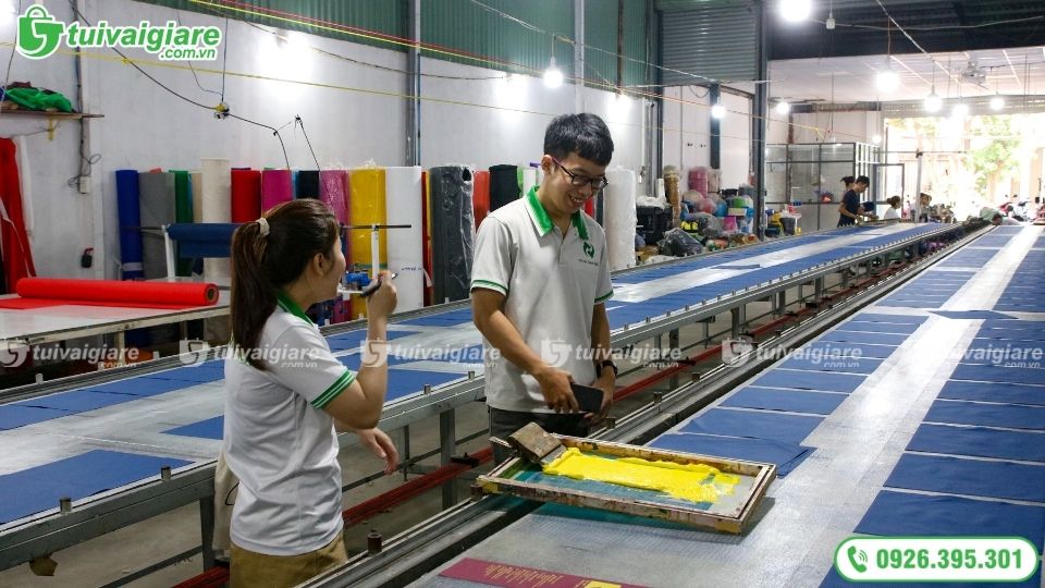 quy-trinh-san-xuat-tui-vai-khong-det-1