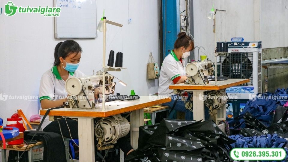 quy-trinh-san-xuat-tui-vai-khong-det-2