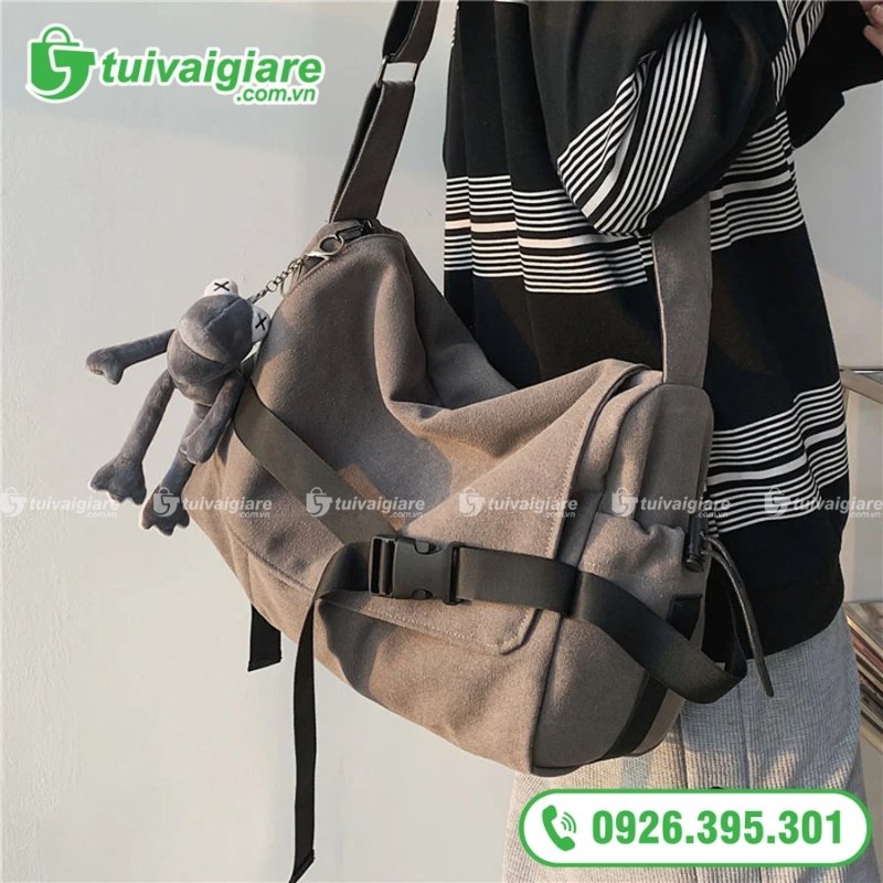 Mẫu túi vải đeo chéo đi học cho nam