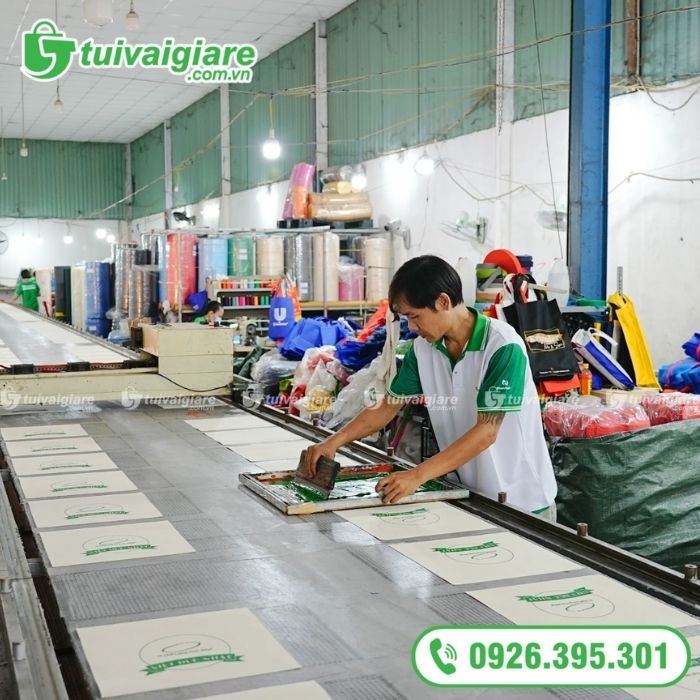 công nghệ in lụa túi vải hoa cúc
