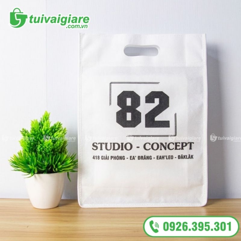 mẫu túi vải không dệt trắng đục lỗ