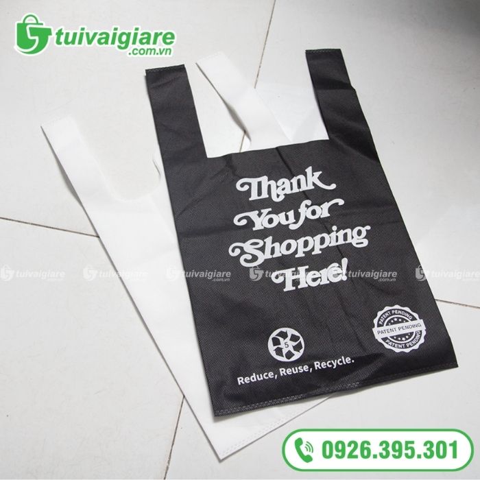 mẫu túi vải không dệt t shirt đen