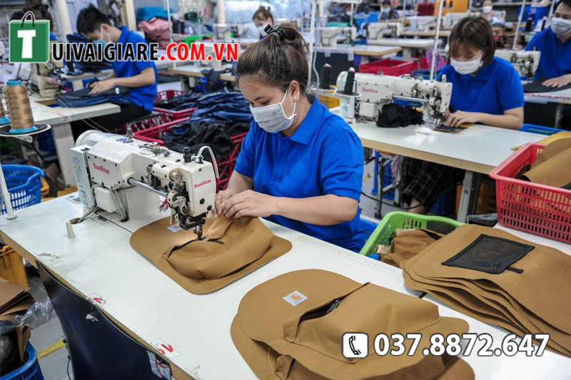 Xưởng may balo của Túi Vải Giá Rẻ, chuyên sản xuất tất cả các mẫu balo từ dây rút, đeo vai, túi Duffle Bag,....